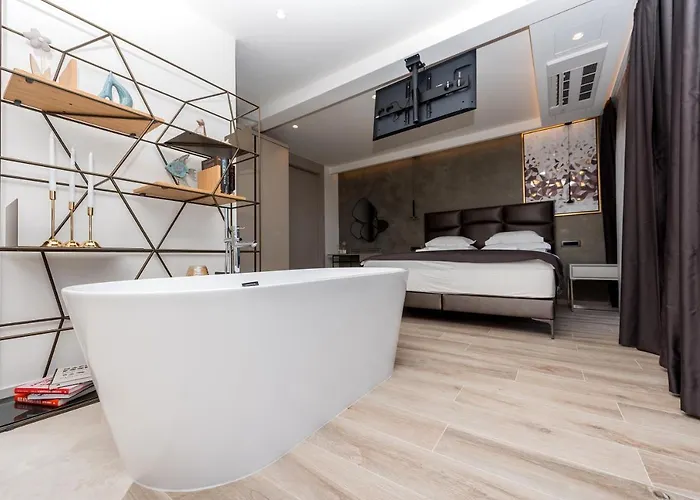 Aurelia 1 * מאקרסקה