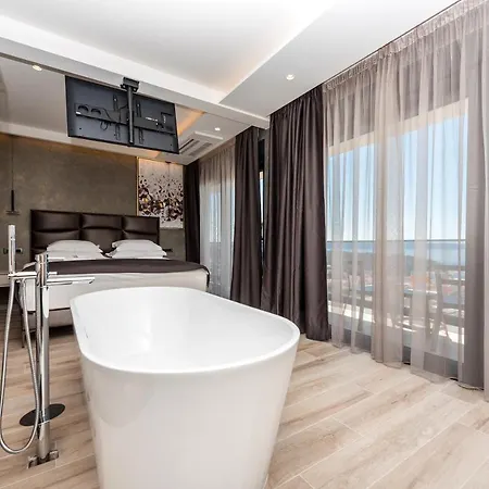 فيلة Aurelia 1 *